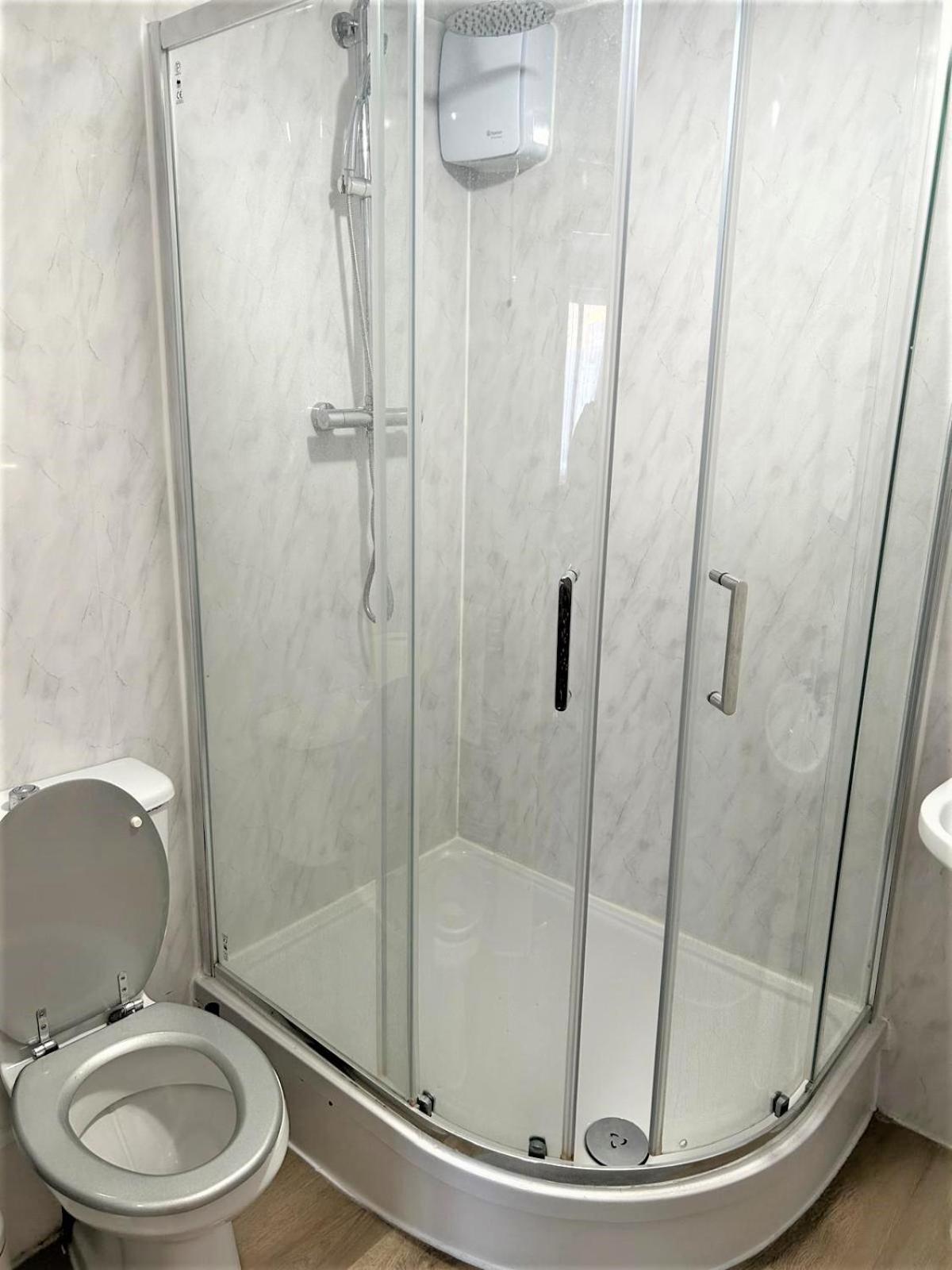 London Zone 2 Lovely 4 Bedroom Apartment - 3 Trowbridge Road Exterior foto